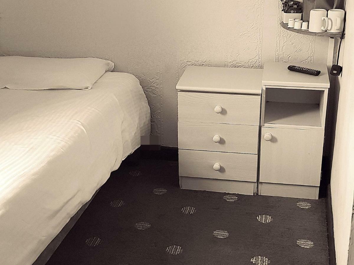 Pleasure Hotel By The Beach. Blackpool Room photo